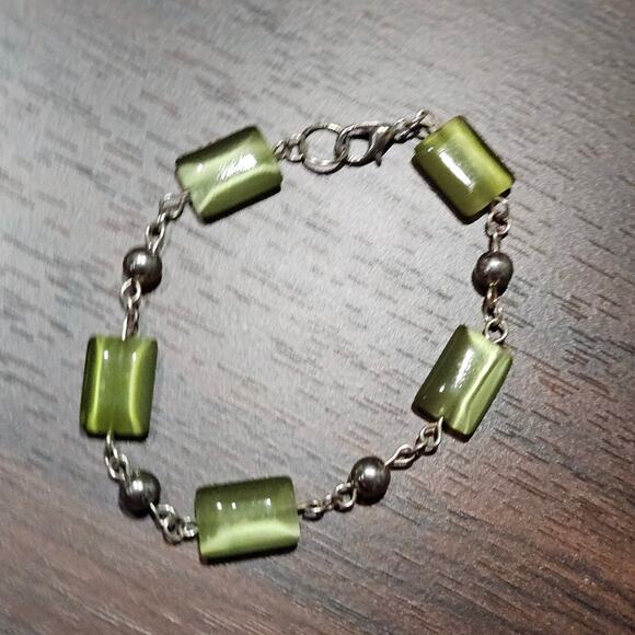Lovely Green Glass Bead Silver-Tone Mixed Metal Retro Bracelet from Estate Sale - Picture 7 of 7